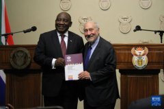 因为墨西哥驻秘鲁大鲁前总理贝特西·查韦斯供给